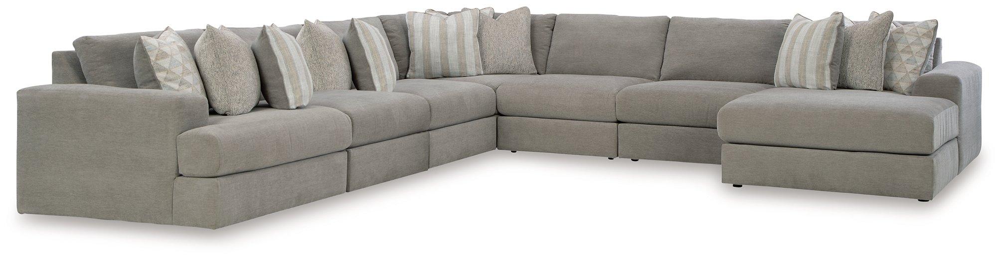 Avaliyah Sectional with Chaise