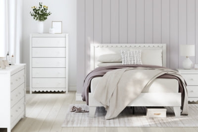 Hallityn Chest of Drawers - Great Lake Furnishings  (MI)