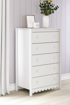 Hallityn Chest of Drawers - Great Lake Furnishings  (MI)
