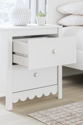 Hallityn Nightstand - Great Lake Furnishings  (MI)