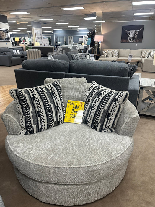CLEARANCE SWIVEL CHAIR - Great Lake Furnishings  (MI)