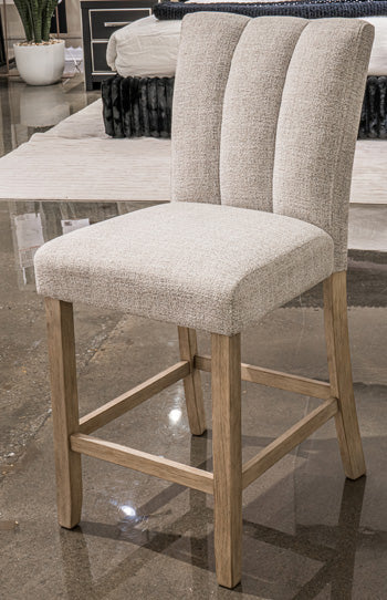Larawyn Counter Height Barstool - Great Lake Furnishings  (MI)